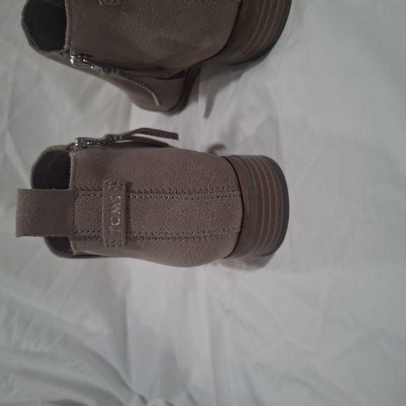 Toms Gray Ankle Boots with Elastic Panels - Picture 7 of 12